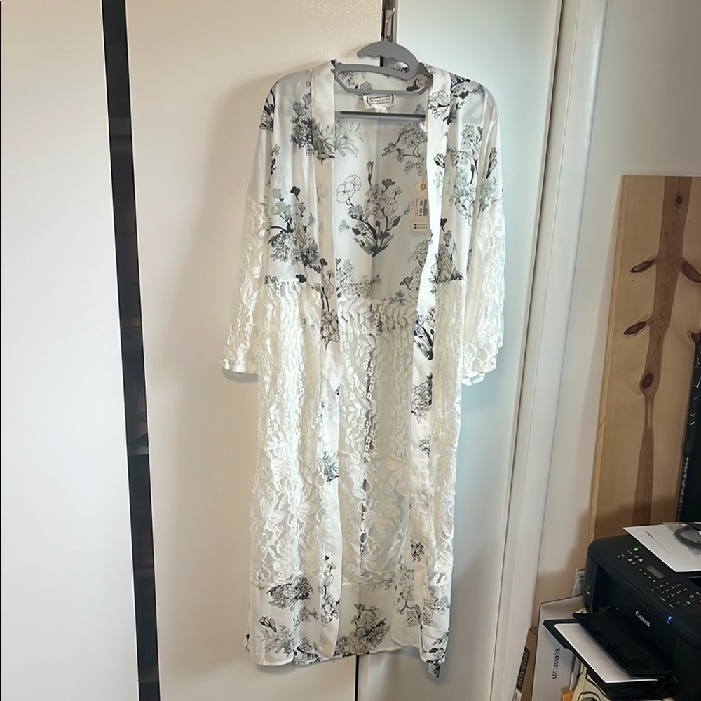 Floral Lace Kimono Robe NWT